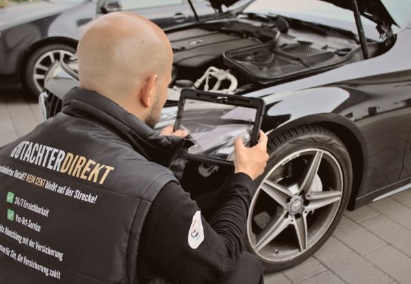 Präzise Fahrzeugbegutachtung vor Ort