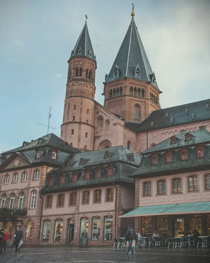 Mainzer Dom von unten